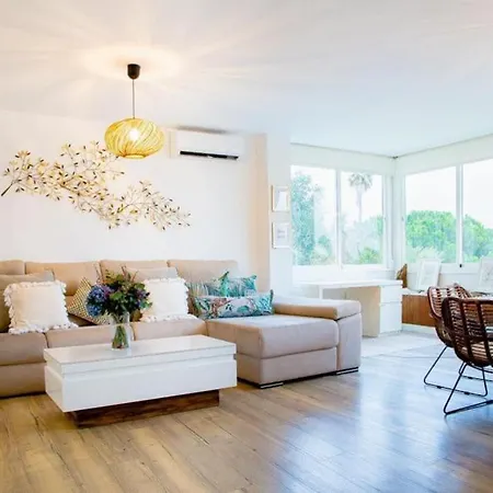 Beautiful Spacious Two Bed Facing The Ocean! Μαρμπέλλα