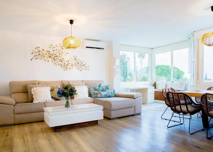 Beautiful Spacious Two Bed Facing The Ocean! Marbella