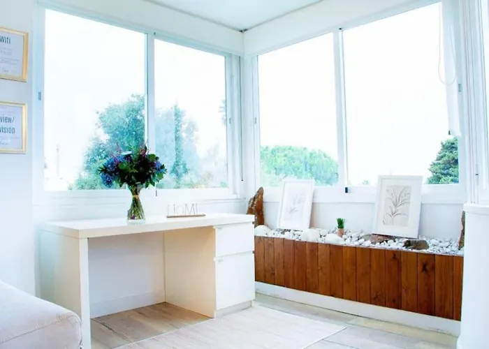 Beautiful Spacious Two Bed Facing The Ocean! *