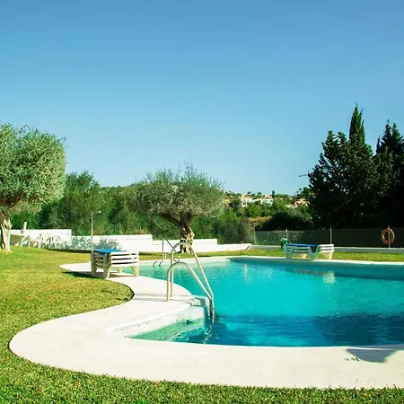 Beautiful Spacious Two Bed Facing The Ocean! Apartment